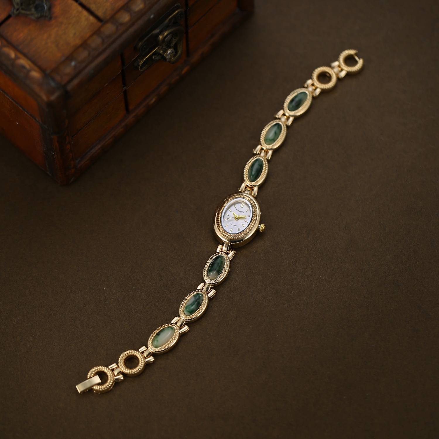 Green Women's Artificial Stone - Stones Watches & Jewelry In Sweden Ab 评论和价格